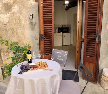Cabasse Apartment | Studio Chez Gregoire w Prowansji