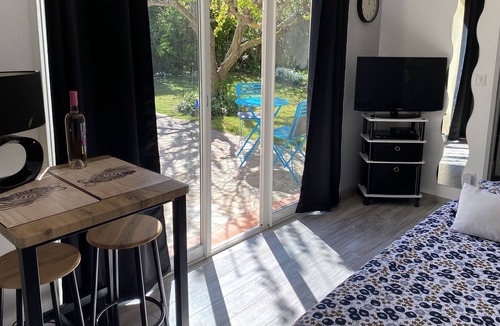 Pourcieux Apartment | Studio Dans Jardin Privatif au Cœur du var