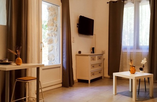 Orange Apartment | Studio Dans le Vaucluse
