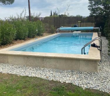 Vers-Pont-du-Gard House | STUDIO Havre de paix au pont du gard Piscine et Jacuzzi chez Valerie Payre