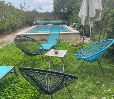 Vers-Pont-du-Gard House | STUDIO Havre de paix au pont du gard Piscine et Jacuzzi chez Valerie Payre