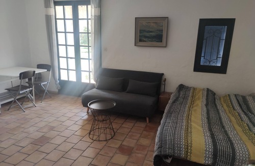 Le Thor Bed & Breakfast | Studio in the countryside