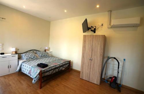 Montagnac-Montpezat Apartment | Studio Indépendant Douceur Provençale