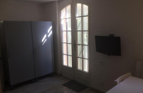 Pertuis Apartment | Studio indépendant en RDC de villa, parking