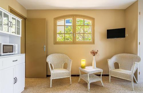 Toulon - Hyeres Apartment | Studio L'Ayguade-2 by Interhome