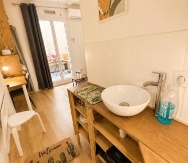 Gambetta Apartment | Studio "Les Cactus" avec Terrasse à 5 min à pied de la Plage