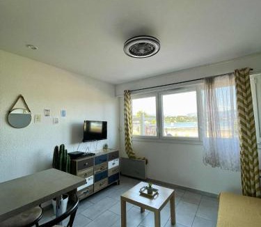 Les Sablettes Apartment | Studio les Sablettes vue mer