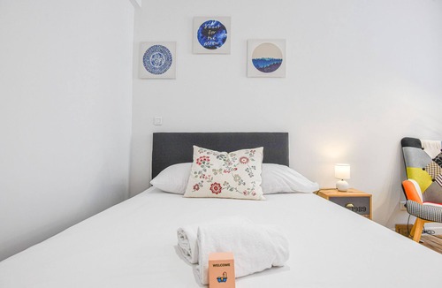 Baille Apartment | Studio neuf avec A/C proche Castellane et métro