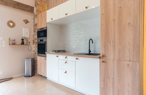 Esparron Apartment | Studio 'Petit Loft A La Campagne' with shared pool, balcony and air conditioning