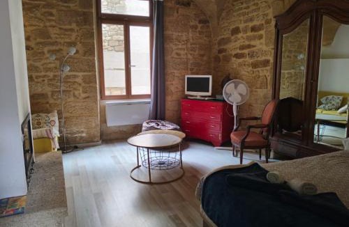 Remoulins Apartment | Studio Proche Pont du Gard