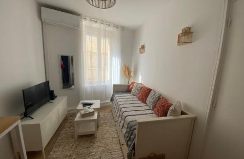 Les Sablettes Apartment | Studio ROMY les pieds dans l'eau 10 m de la mer