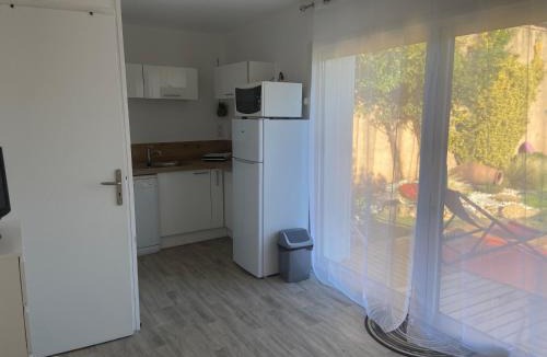 Mas-Blanc-des-Alpilles Apartment | Studio terrasse avec piscine