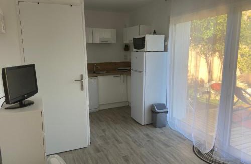 Mas-Blanc-des-Alpilles Apartment | Studio terrasse avec piscine