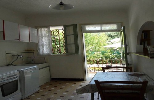 Carqueiranne Apartment | Studio with shady garden near the beach, Les Grillons Beau Rivage