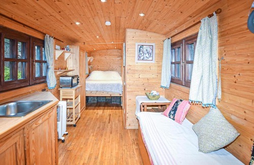 Gigondas Other | Stunning caravan in Gigondas with 1 Bedrooms and WiFi