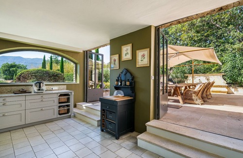 Oppede House | Stunning grand house for 16, views of the Luberon, heated pool, air conditioning