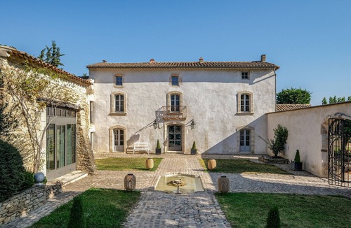 Oppede House | Stunning grand house for 16, views of the Luberon, heated pool, air conditioning