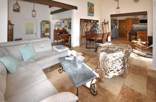 Cabrieres-dʼAigues House | Stunning home in Cabrières-d'Aigues