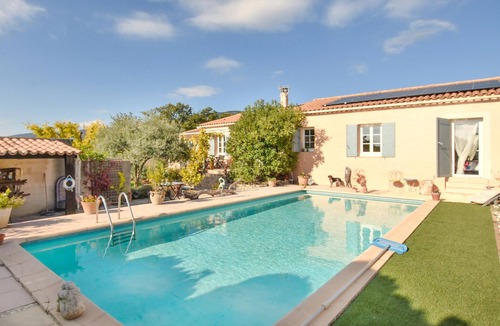 Cabrieres-dʼAigues House | Stunning home in Cabrières-d'Aigues
