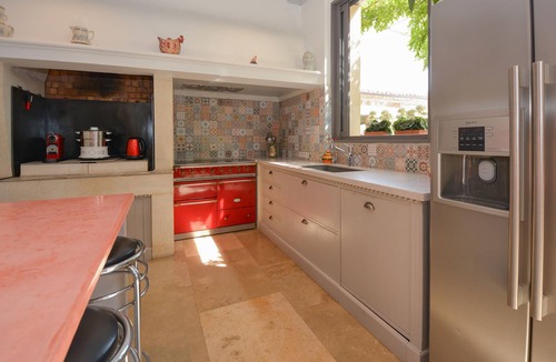Noves House | Stunning home in Noves with WiFi