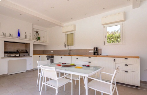 Les Restanques Villa | Stunning private villa for 8 guests with private pool, A/C, WIFI, TV, terrace and pets allowed