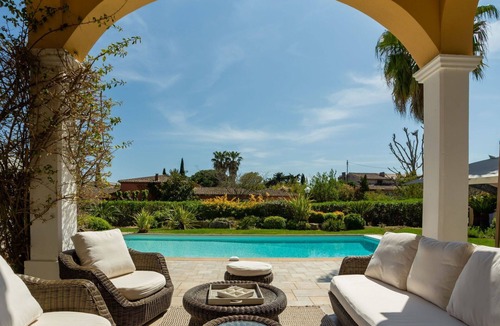 Les Restanques Villa | Stunning private villa for 8 guests with private pool, A/C, WIFI, TV, terrace and pets allowed