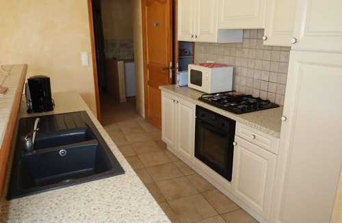 Grillon House | Stunning private villa for 4 guests with TV, patio and pets allowed