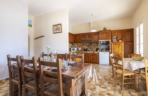 Chateaurenard House | Stunning villa for 5 people with private pool, A/C, WIFI, TV and patio