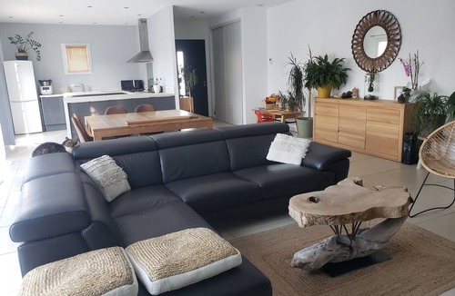 Chateaurenard House | Sunny house