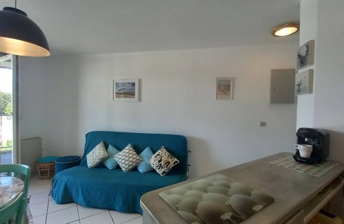 Miramar Apartment | Super Croisette T2 cabin, east-facing terrace, 50 m direct beach access, parking