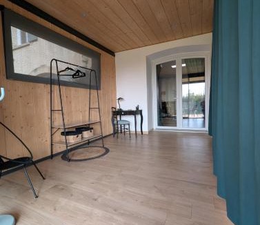 Istres Apartment | Superbe T2 neuf - 5min du centre au calme avec vue sur prairie