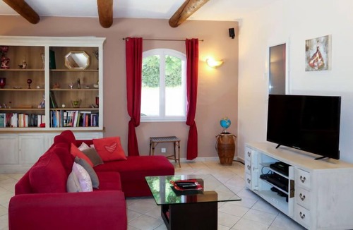 Villelaure House | Sweet Home in Luberon by Interhome