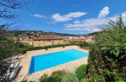 Saint-Mandrier-sur-Mer Apartment | Swimming pool, Wi-Fi, private parking, terrace, beaches and shops on foot