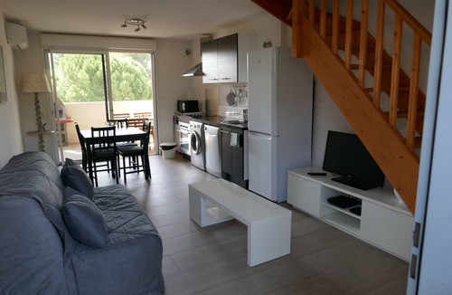 Saint-Cyr-sur-Mer Apartment | T2 apartment, 40 m2, fully air-conditioned, 350 m from the beach. Private parking