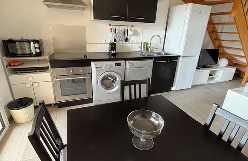 Saint-Cyr-sur-Mer Apartment | T2 apartment, 40 m2, fully air-conditioned, 350 m from the beach. Private parking