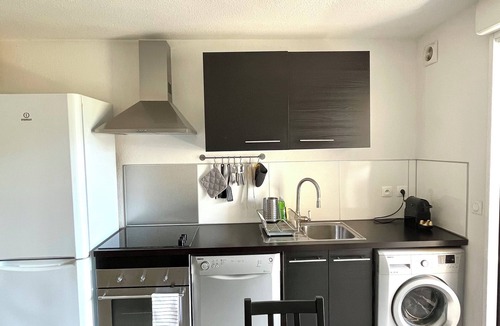 Saint-Cyr-sur-Mer Apartment | T2 apartment, 40 m2 350m from Lecques beach, quiet. Air conditioning. Private parking