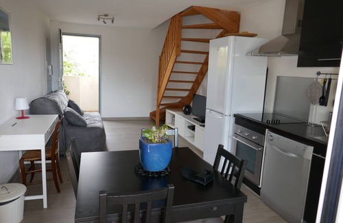 Saint-Cyr-sur-Mer Apartment | T2 apartment, 40 m2 350m from Lecques beach, quiet. Air conditioning. Private parking