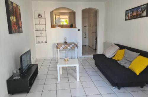 Carry-le-Rouet Apartment | T2 CARRY LE ROUET CENTRE VILLE PROCHE DE LA MER