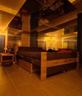 Les Chartreux Apartment | T2 Chambre Miroir jardin et parking privé Marseille
