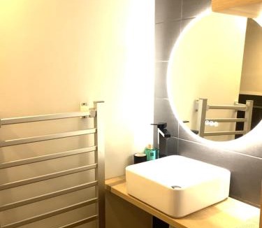Les Angles Apartment | T2 cuisine équipée jardin et parking privé proche Avignon