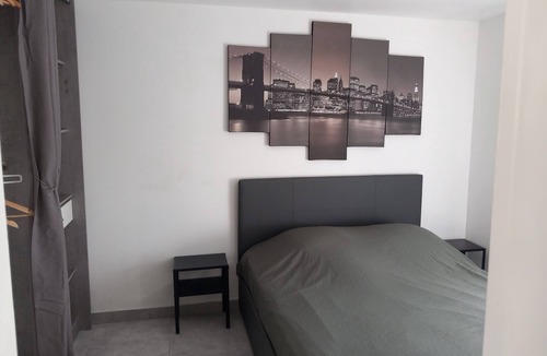 Saint-Mitre-les-Remparts Apartment | t2 in quiet neighborhood with all comforts