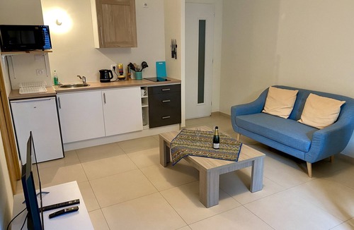 Pertuis Apartment | T2 « Le Figuier » Dans Villa Avec Piscine Privée