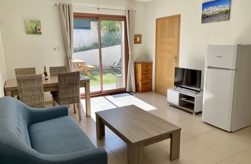Pertuis Apartment | T2 « Le Figuier » Dans Villa Avec Piscine Privée