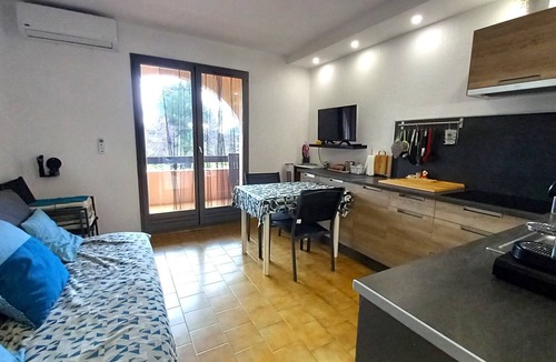 Miramar Apartment | T3 air-conditioned 100 m beach and port Miramar terrace and parking