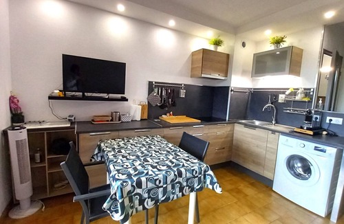 Miramar Apartment | T3 air-conditioned 100 m beach and port Miramar terrace and parking