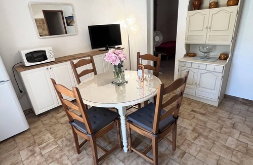 Saint-Cyr-sur-Mer Apartment | T3 air-conditioned apartment, terraces, 350m from the beach, possibility of private SPA