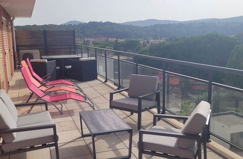 Le Lavandou Apartment | T3 Le Lavandou beach 500m, swimming pool, sea view, 80m² terraces