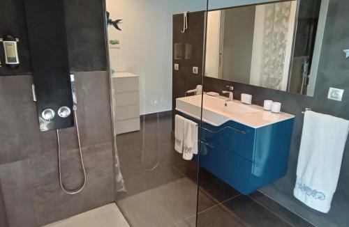 Manosque Bed & Breakfast | TAKAMAKA