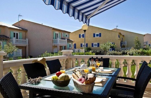 Vidauban House | Terraced House in Vidauban with Water Slides