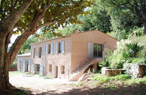La Motte Apartment | The bocage lies between the wine-growing regions of the Côtes de Provence